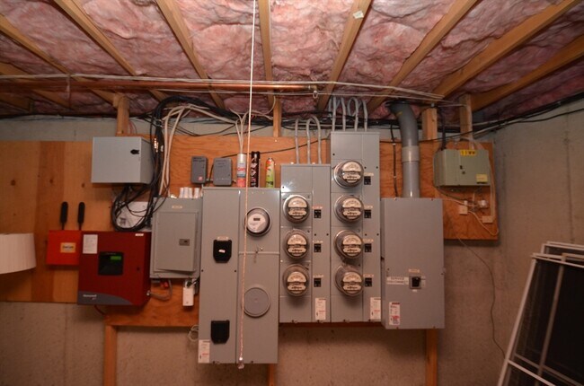 Building Photo - 99 W Wyoming Ave