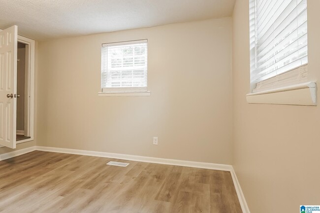 Building Photo - 2112 Headrick Rd