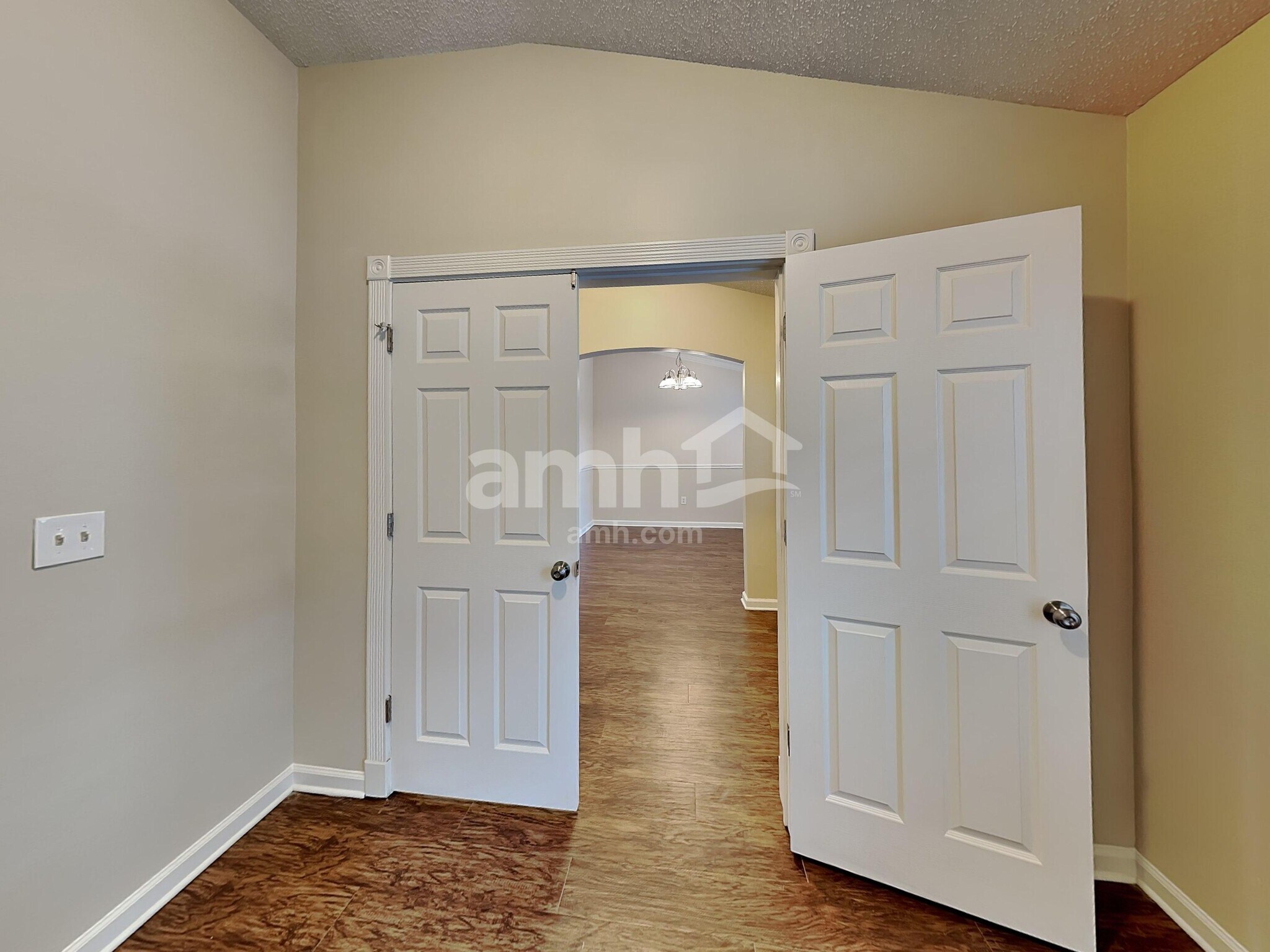 Building Photo - 2643 Creek Ridge Dr