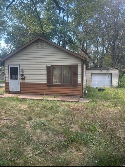 Building Photo - 10113 Count Dr