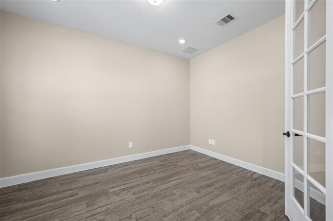 Building Photo - 14014 Phelps Dr