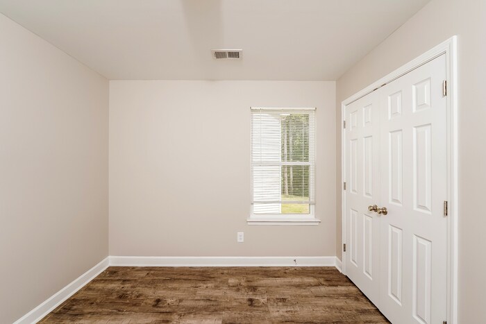 Building Photo - 170 Willowridge Ln