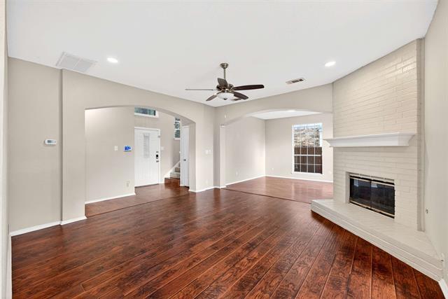 Building Photo - 2124 Newport Dr