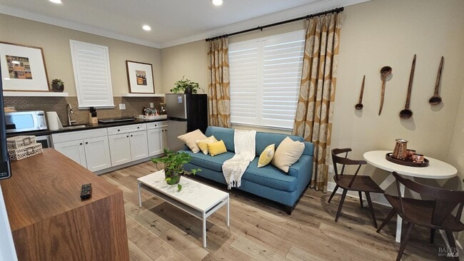 Building Photo - 706 Hydrangea Dr