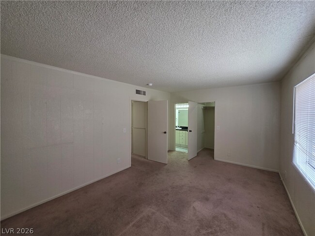 Building Photo - 241 Misty Isle Ln