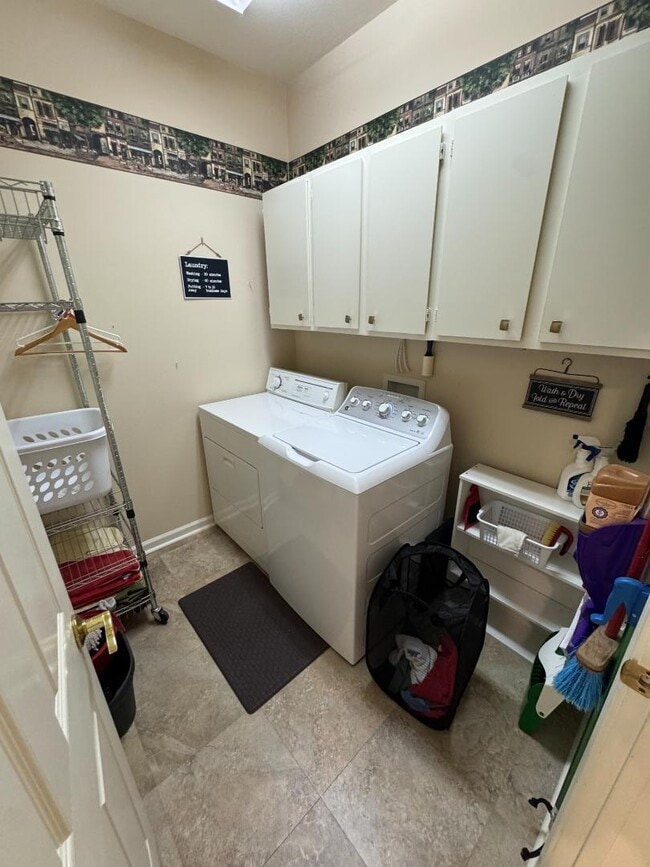 Building Photo - 120 Coburn Dr W