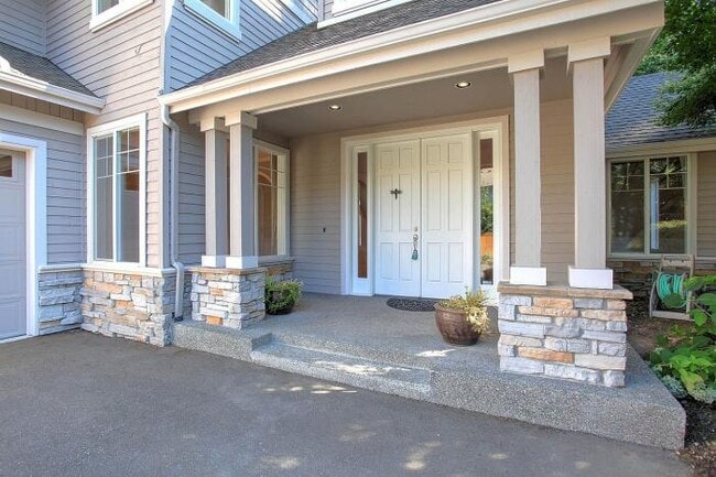 Building Photo - 4 bedroom in Kirkland WA 98033