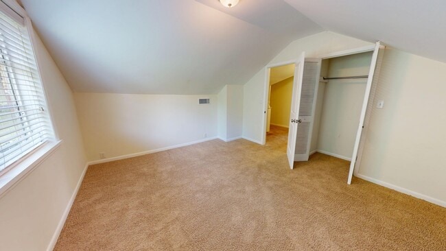 Building Photo - 345 Cloverdale Rd