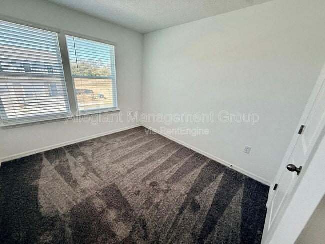 Building Photo - 1622 Fan Palm Dr