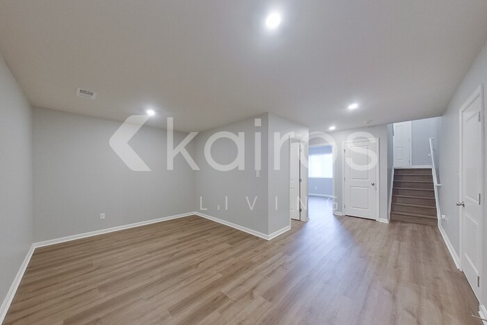 Building Photo - 308 Wild Deer Dr