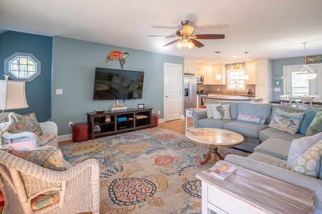 Building Photo - FURNISHED OFF-SEASON MONTHLY RENTAL