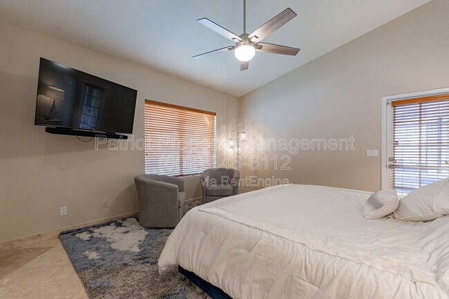 Building Photo - 9910 E Sutton Dr