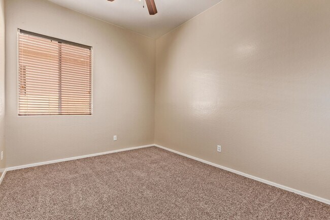 Building Photo - Single Story Large open floor plan home