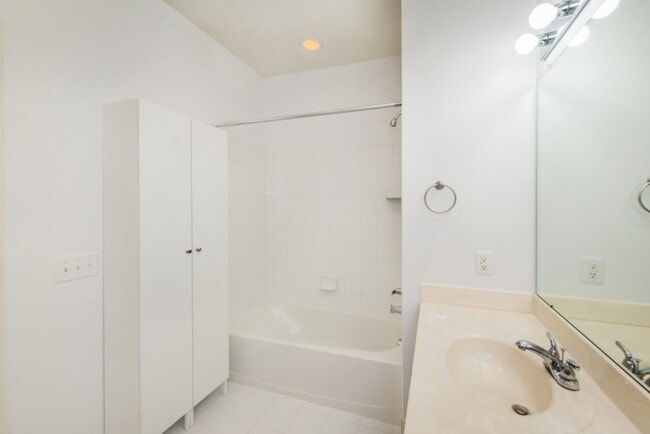 Building Photo - 4211 Ramapo Ct