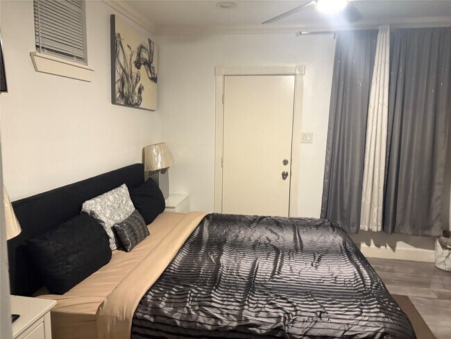 Building Photo - 3021 Gray St