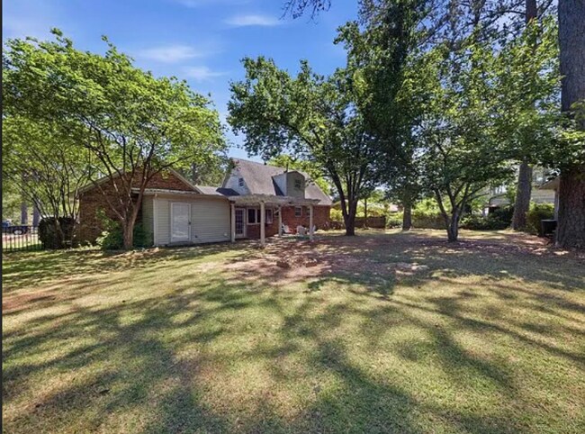 Building Photo - 311 Lockner Rd
