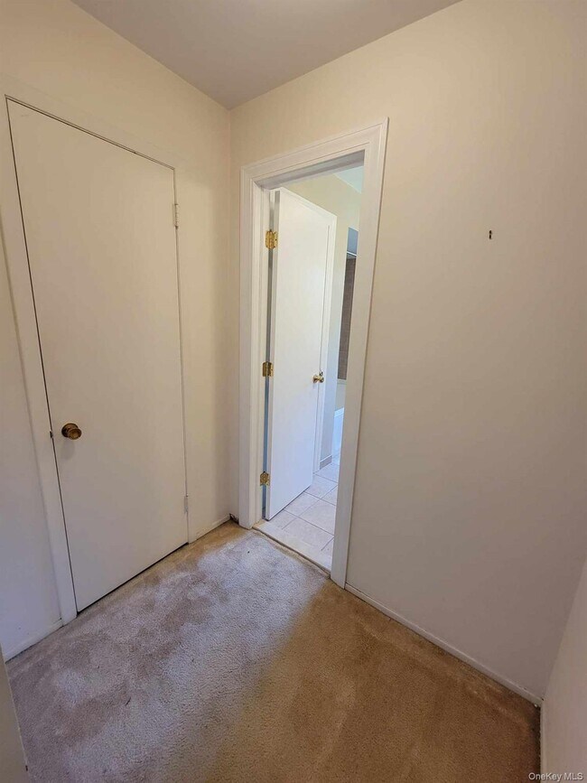 Building Photo - 27 Weathervane Dr