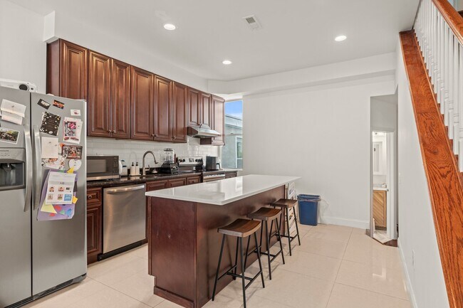 Building Photo - 1521 Tasker St