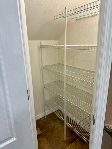 Building Photo - 706 Wiltonway Dr