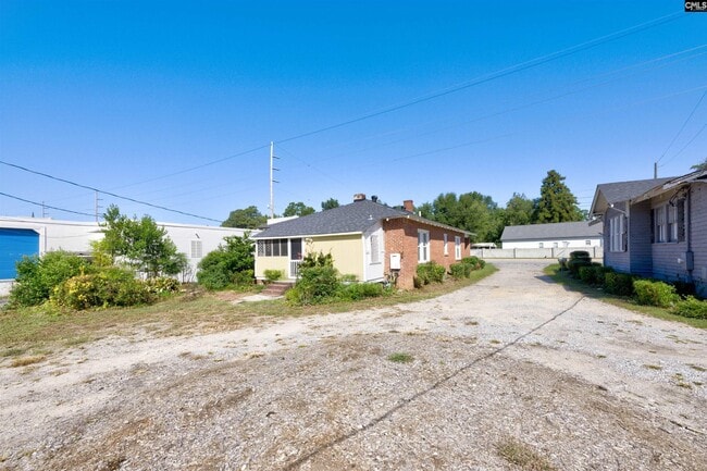 Building Photo - 3012 Rosewood Dr