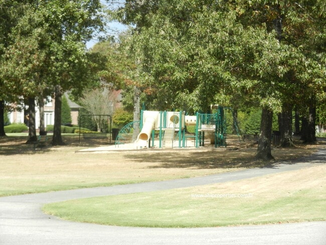 Building Photo - 8014 Greystone Green