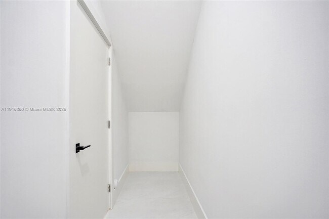 Building Photo - 119 NE 118th St