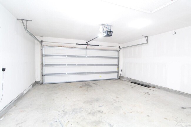 Building Photo - 10660 Shear St