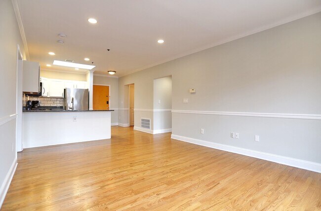 Building Photo - 501 9th St