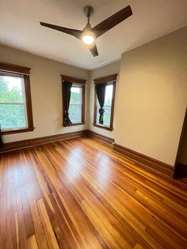 Building Photo - Renovated 3 Bedroom 2 Bathroom House Across From The Park