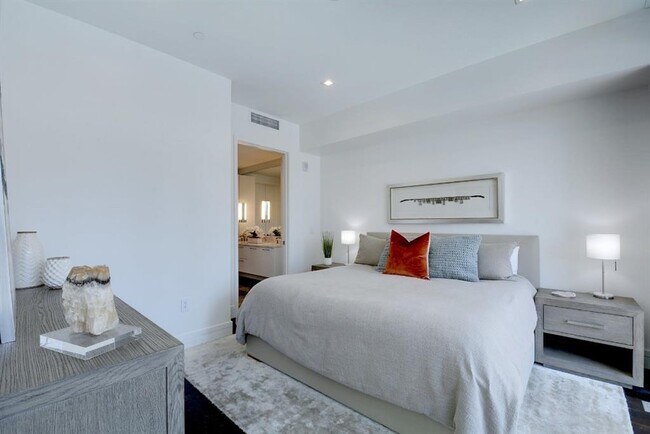 Building Photo - 501 West Ave