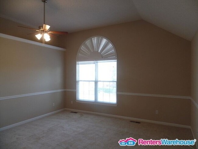 Building Photo - Spacious 4 bd, 3 bth Home in Lees Summit! ...