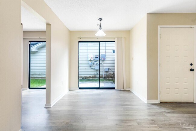 Building Photo - 1711 Bennetts End