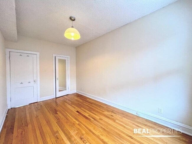 Building Photo - 1 bedroom in CHICAGO IL 60657