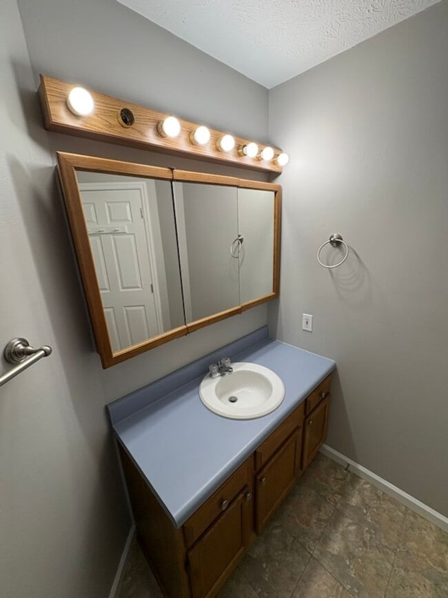 Building Photo - 153 Oakleaf Cir