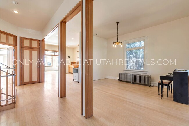 Building Photo - 1218 E 600 S
