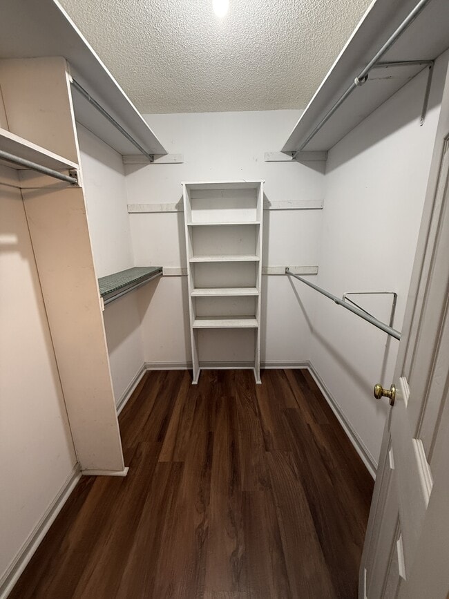 Building Photo - 1008 Old Oatland Island Rd