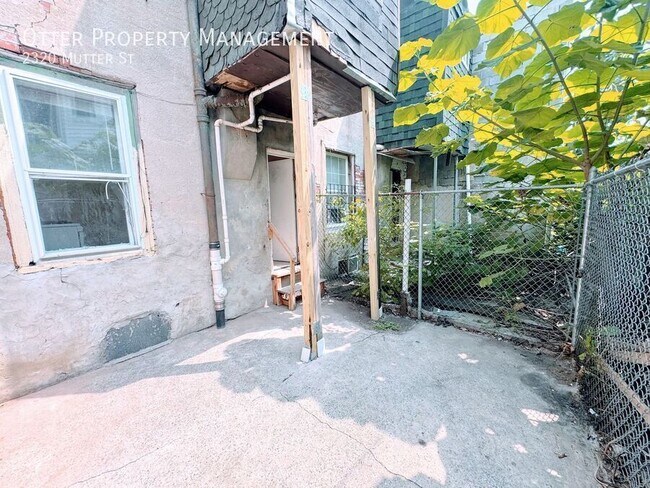 Building Photo - 2320 Mutter St