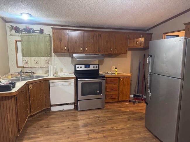 Building Photo - 211 Armide St