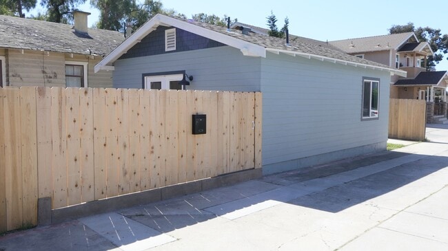 Building Photo - ALL UTILITIES INCLUDED – Private 1BR w/ Parking & Patio – Prime Location  And add: