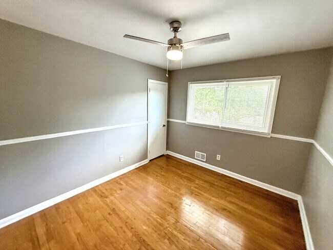 Building Photo - 5830 Walnut Grove Rd