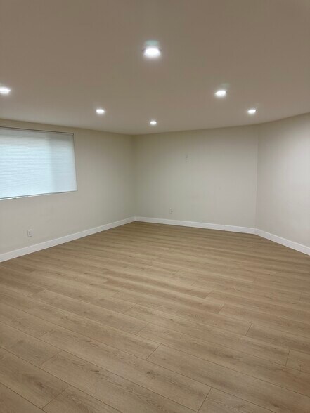 Building Photo - 237 N Kenwood St