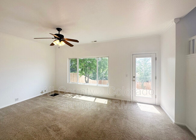 Building Photo - 5942 Vallecito Dr