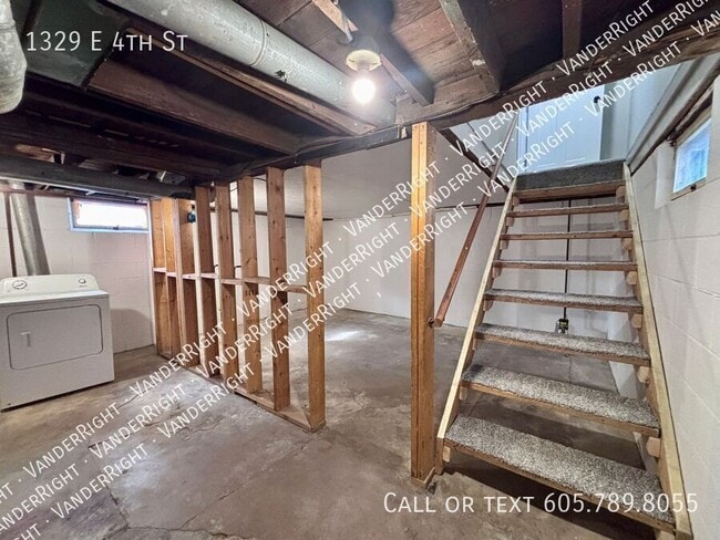Building Photo - 1329 E 4th St