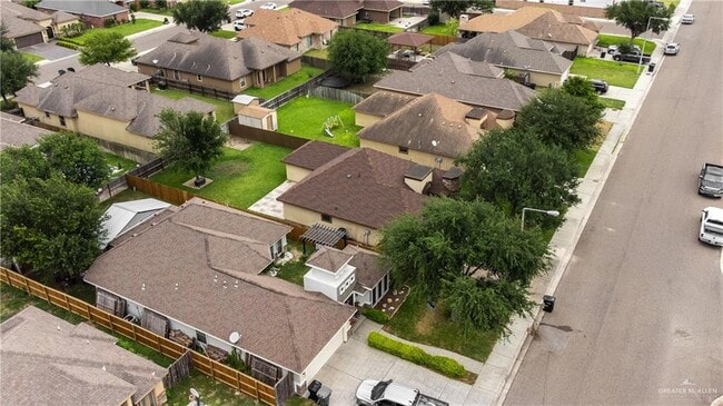 Building Photo - 20 Xanthisma Ave