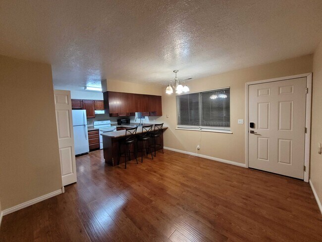 Building Photo - 115 W 1100 N