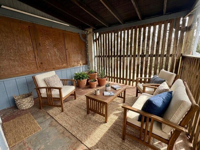 Building Photo - 1224 Eckert Ave