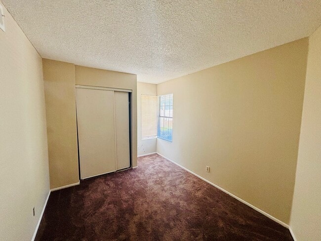 Building Photo - 43242 Cottage Ln