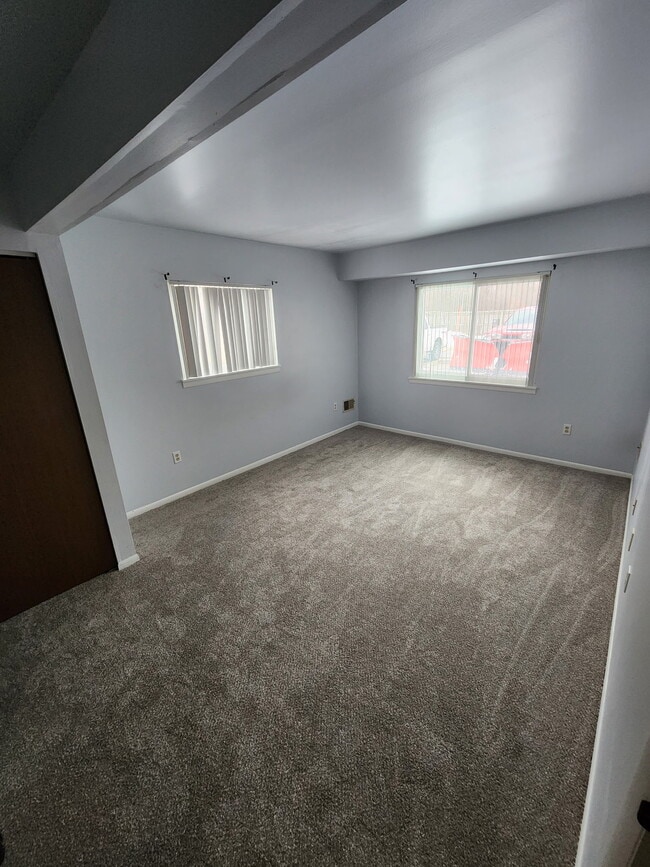 Building Photo - 1472 W Chateau Vert