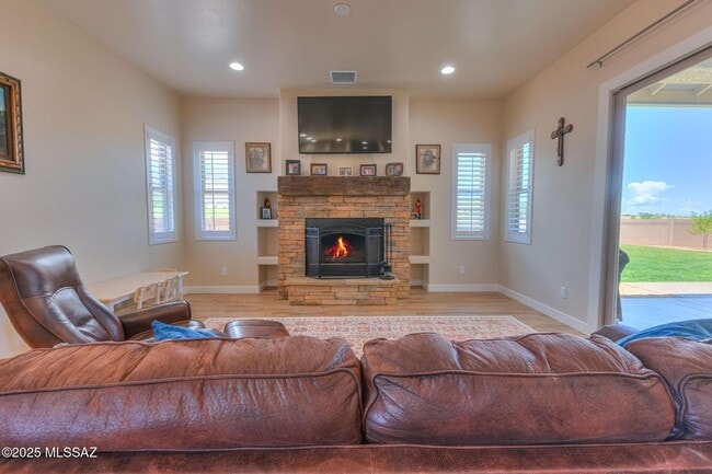 Building Photo - Kings Ranch