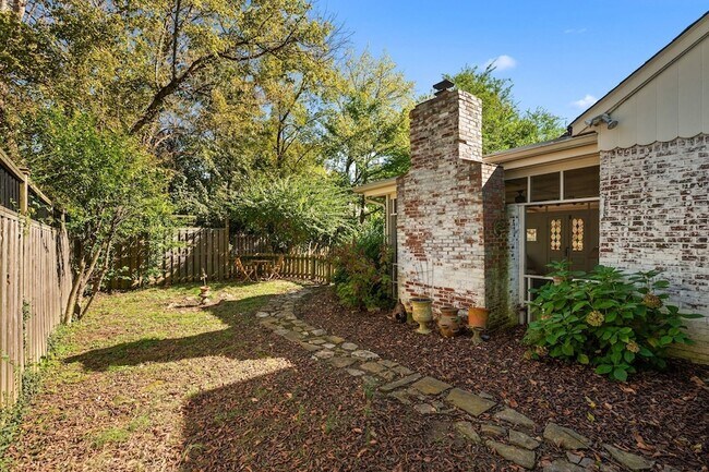 Building Photo - 201 Brookfield Ave